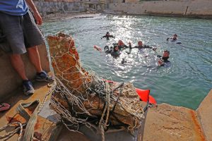 Il rostro Egadi 12 appena recuperato dai fondali di Levanzo_photo Salvo Emma