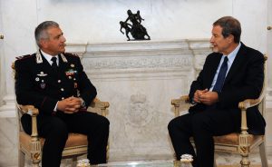 Il generale dei Carabinieri-Cataldo-con-il-presidente-Musumeci--300x184