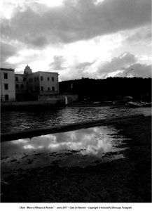 mare e riflesso di nuvole