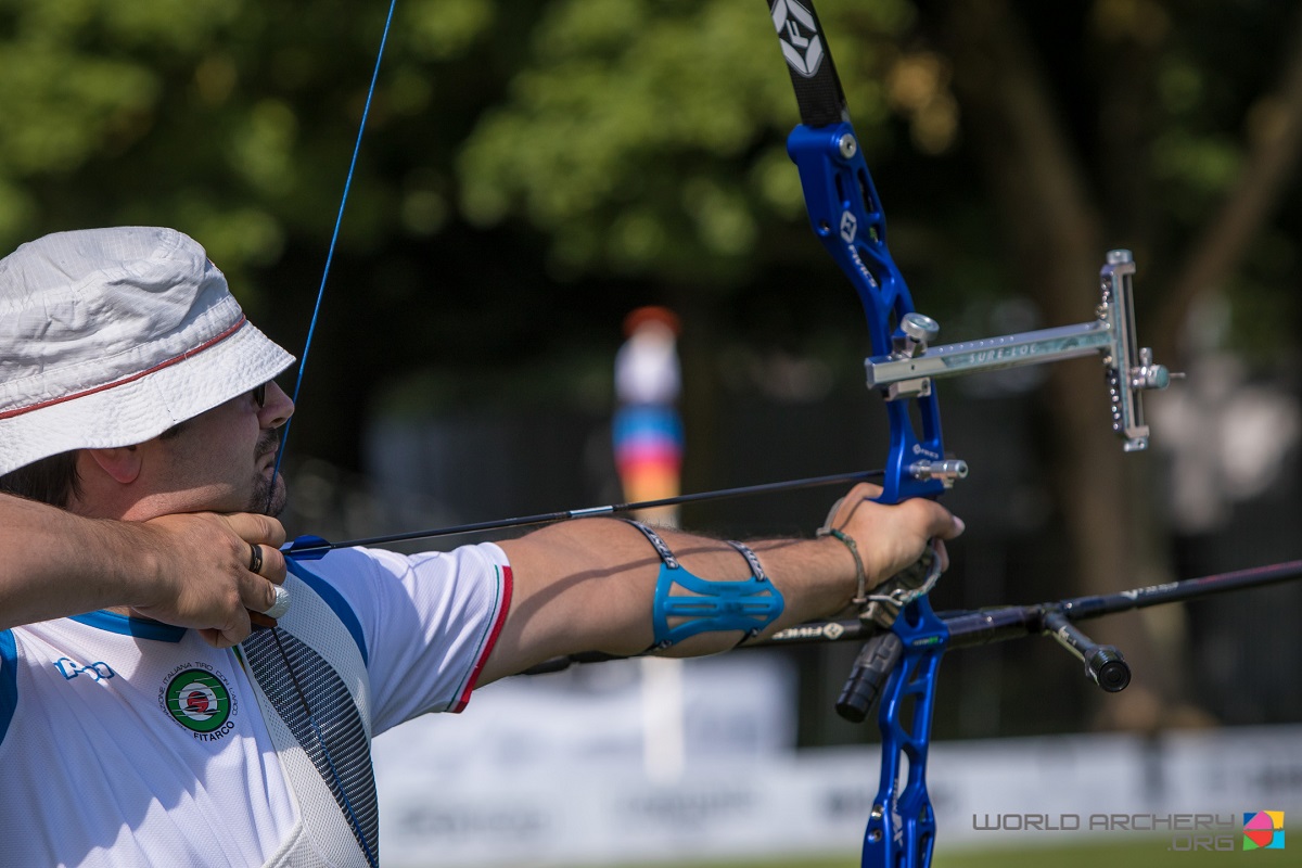 Nella foto: l'azzurro Marco Galiazzo in azione ai Mondiali in Olanda.