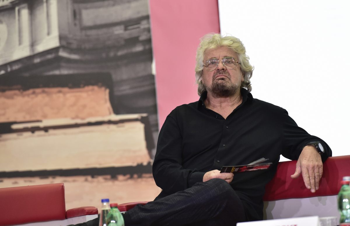 ALLA RASSEGNA PIU' LIBRI PIU' LIBERI BEPPE GRILLO ALLA PRESENTAZIONE DEL LIBRO PALERMO CONNECTION DI PETRA RESKI