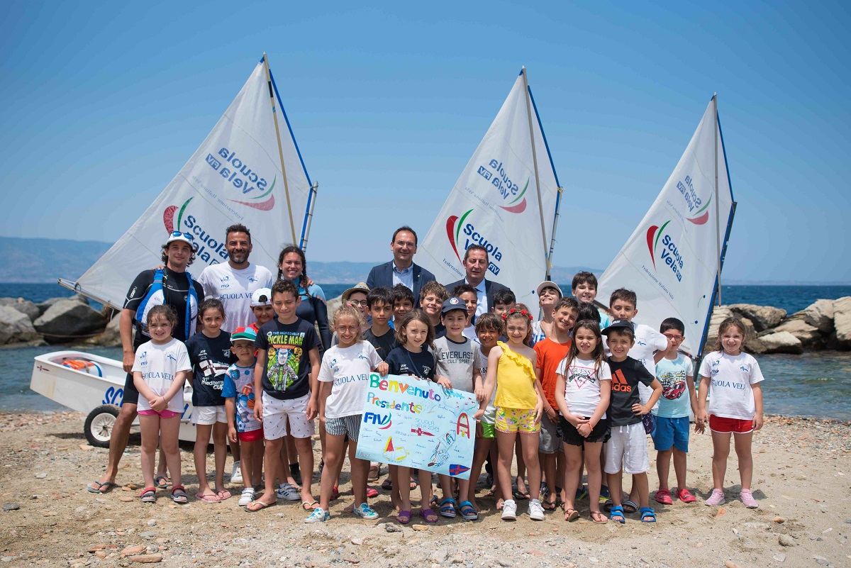 Nella foto: giovani velisti a Reggio Calabria.