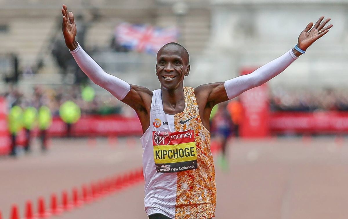 London Marathon Eliud Kipchoge Kenya crosses the finish line in first place during the Virgin Money