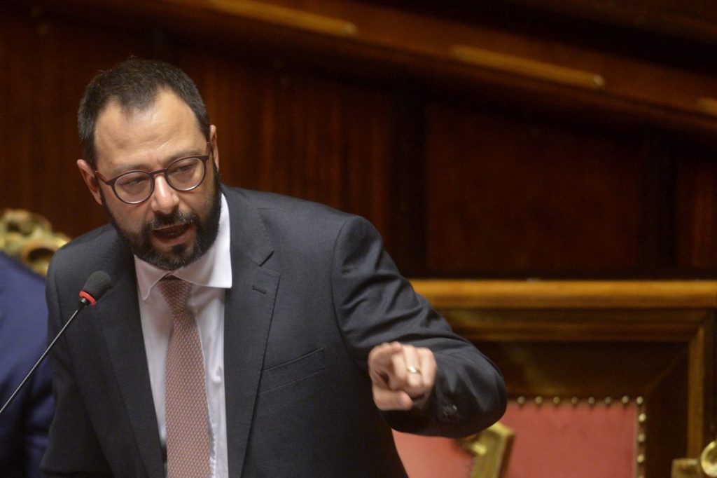 Coronavirus, Patuanelli “Potenzieremo gli incentivi agli investimenti”