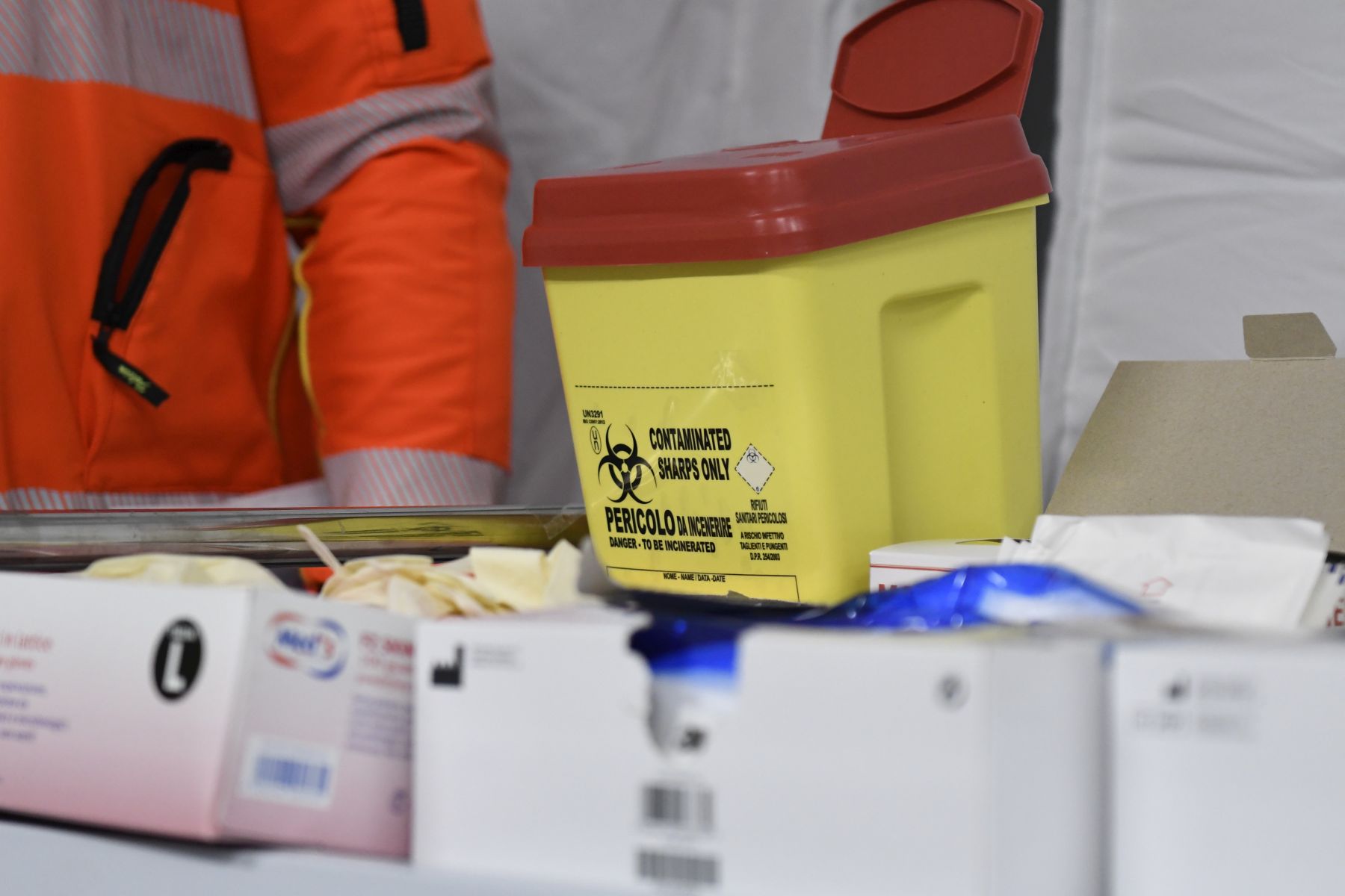 EMERGENZA CORONAVIRUS, INAUGURATA TENSOSTRUTTURA DELLA PROTEZIONE CIVILE PER TRIAGE ALLO SPALLANZANI