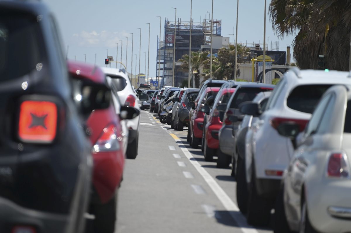 Covid riduce la mobilità degli italiani ma cresce l’uso dell’auto