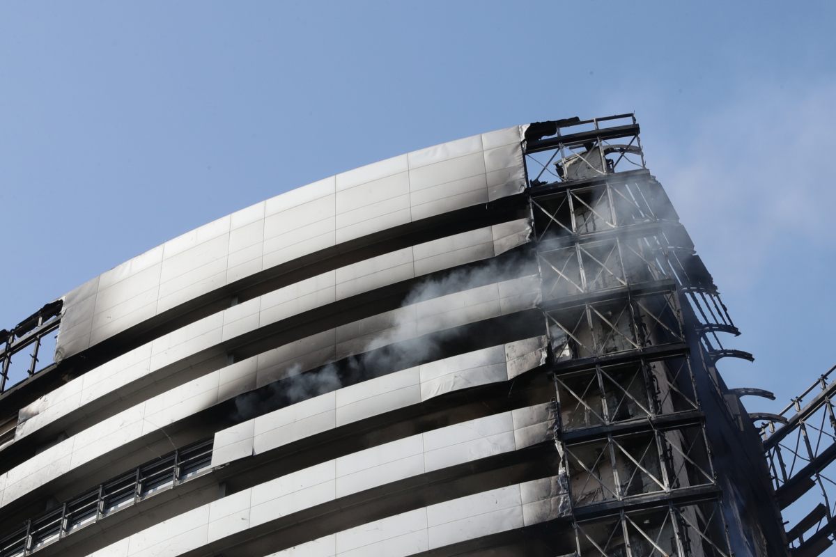 Incendio grattacielo a Milano, tra le ipotesi un cortocircuito