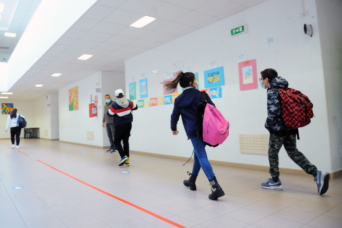 Da Garante Privacy via libera a verifica green pass nelle scuole