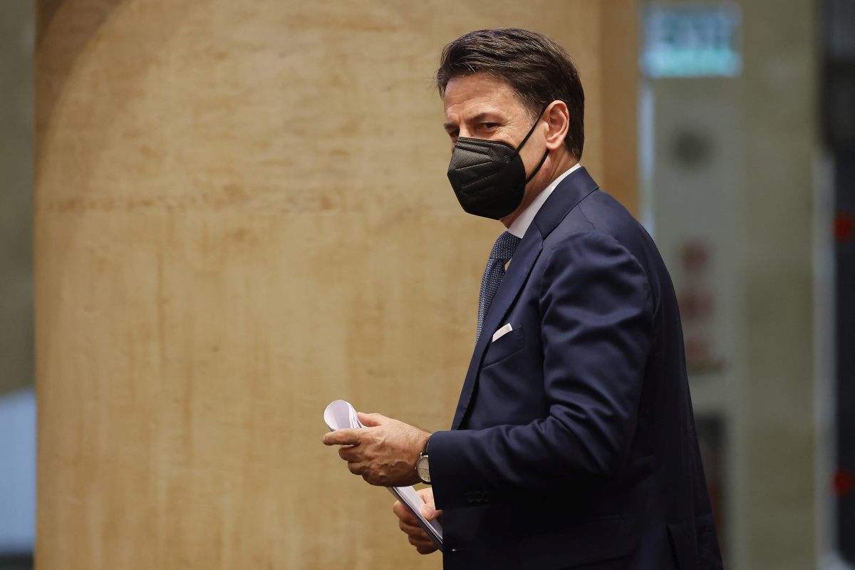 Conte “Il reddito di cittadinanza non è in discussione”