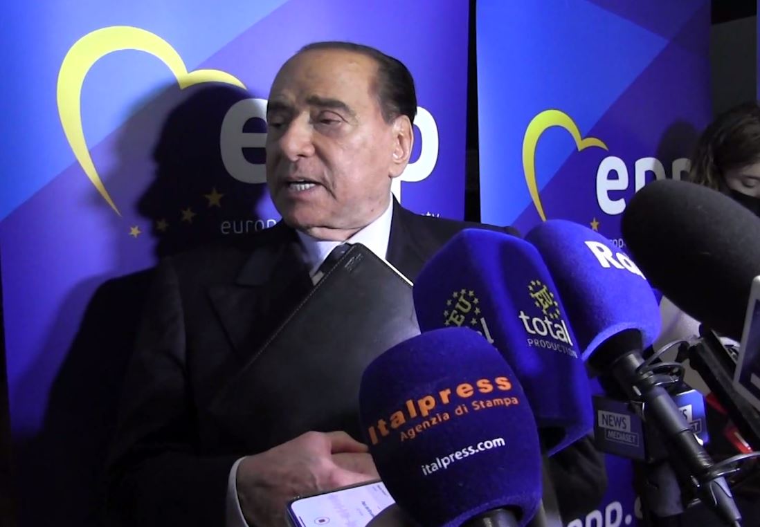 Berlusconi “Centrodestra italiano lontano dagli estremismi”