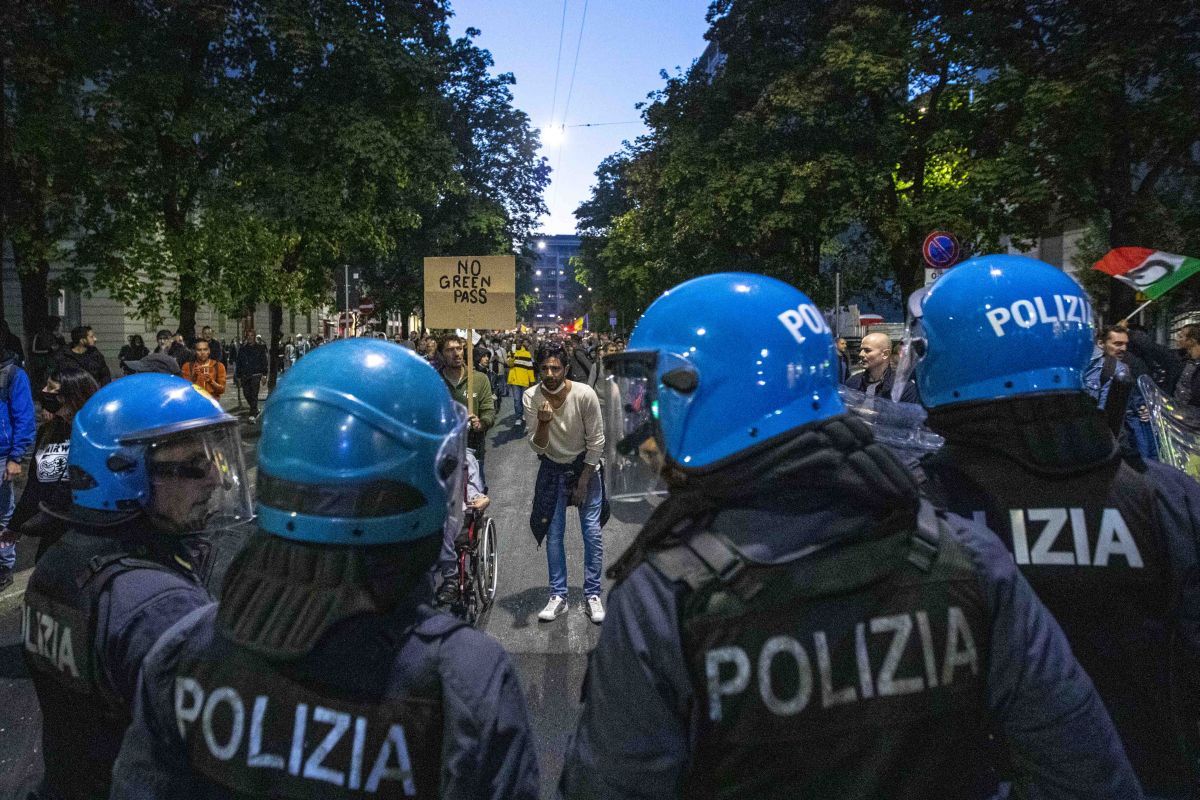 Green Pass, A Milano un arresto e 83 denunciati