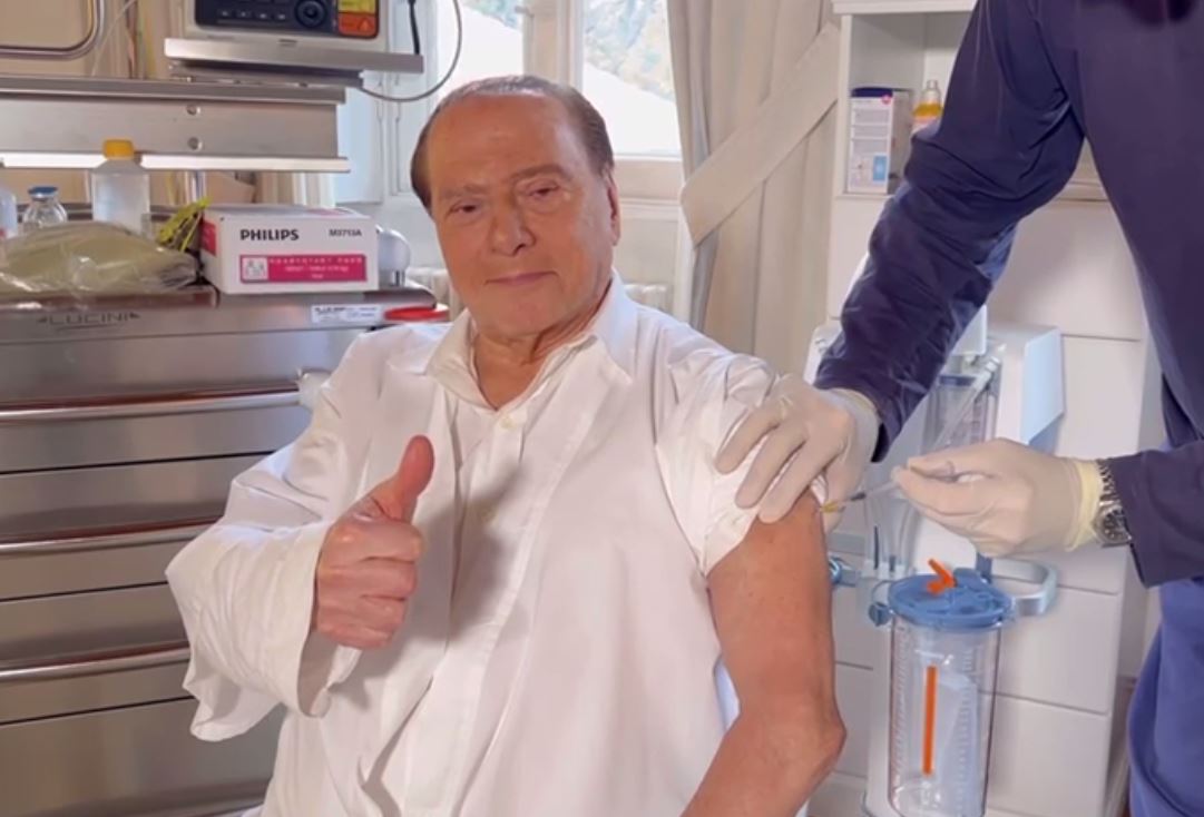 Covid, Berlusconi riceve la terza dose di vaccino