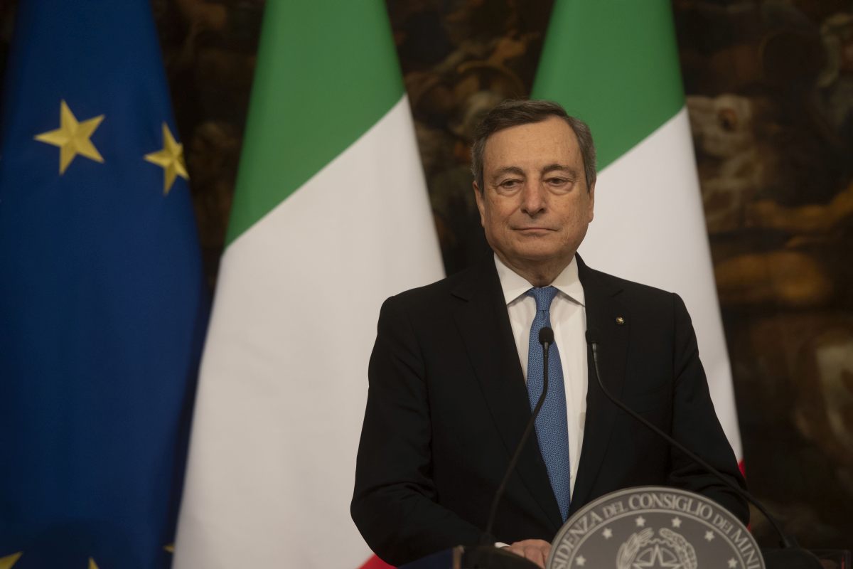 Draghi “Grazie ai vaccini siamo ripartiti, ma serve cautela”