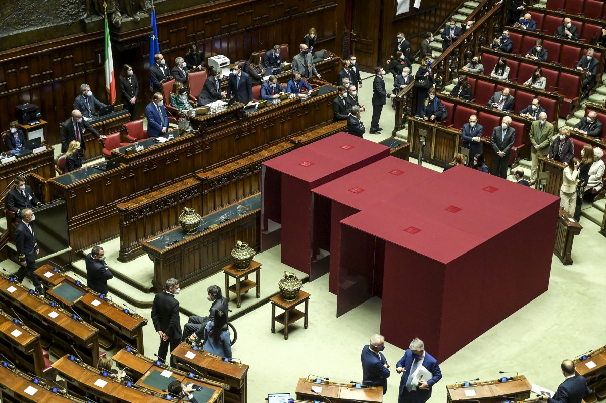 Quirinale, fumata nera alla settima votazione, Mattarella a quota 387