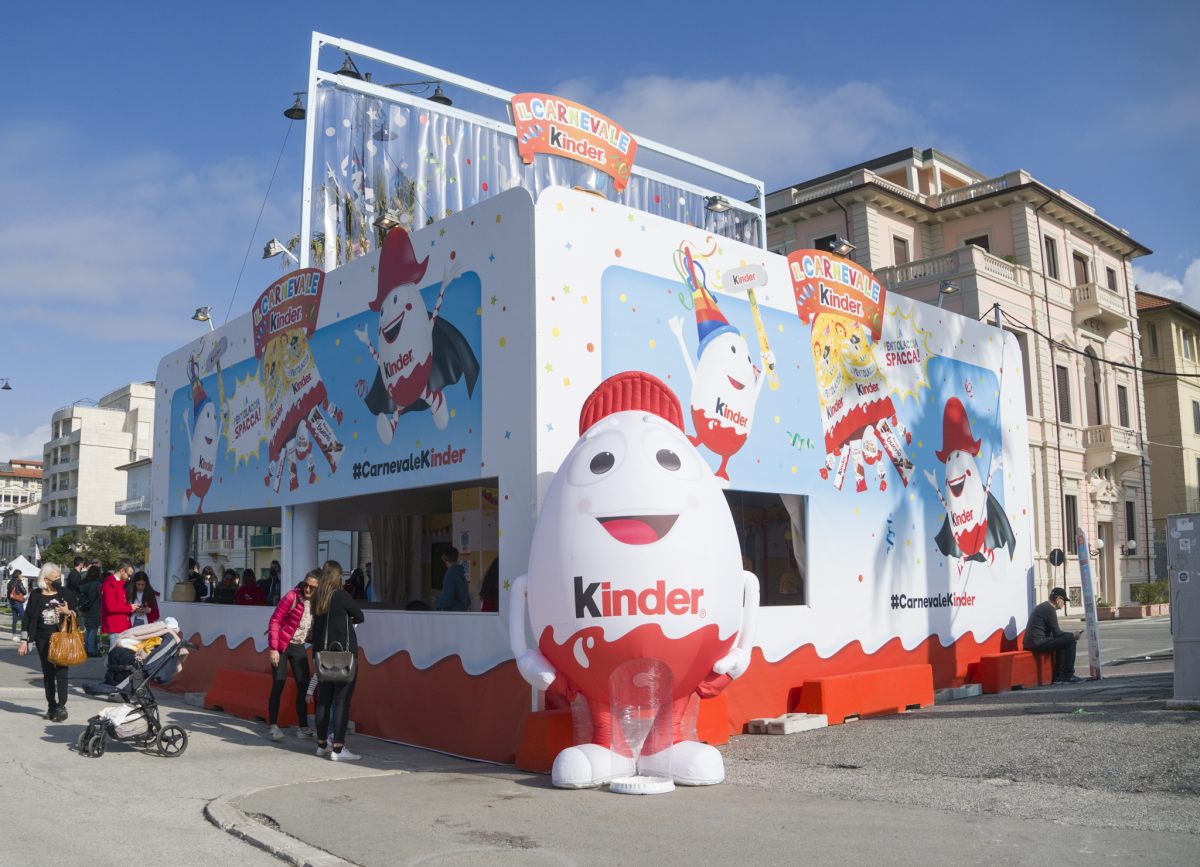 Kinder torna al Carnevale di Viareggio