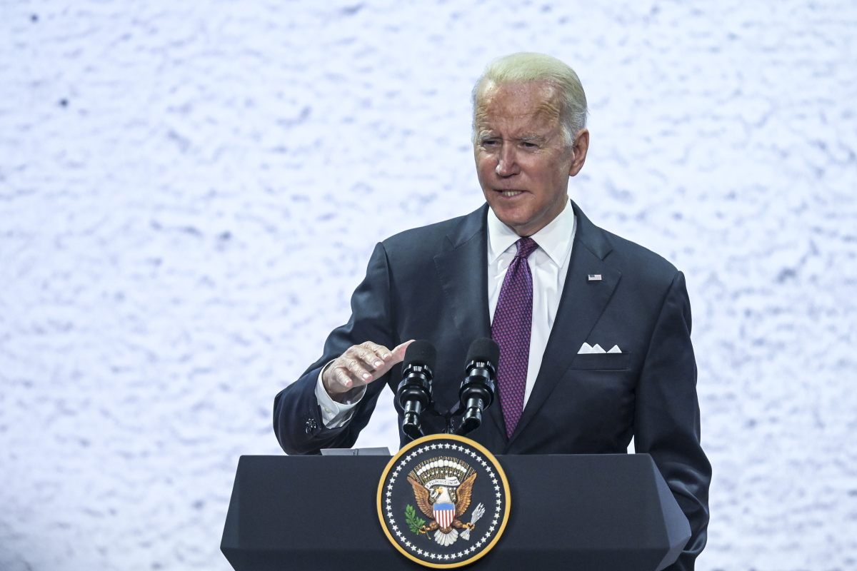 Biden: “Stop alle importazioni di petrolio e gas dalla Russia”