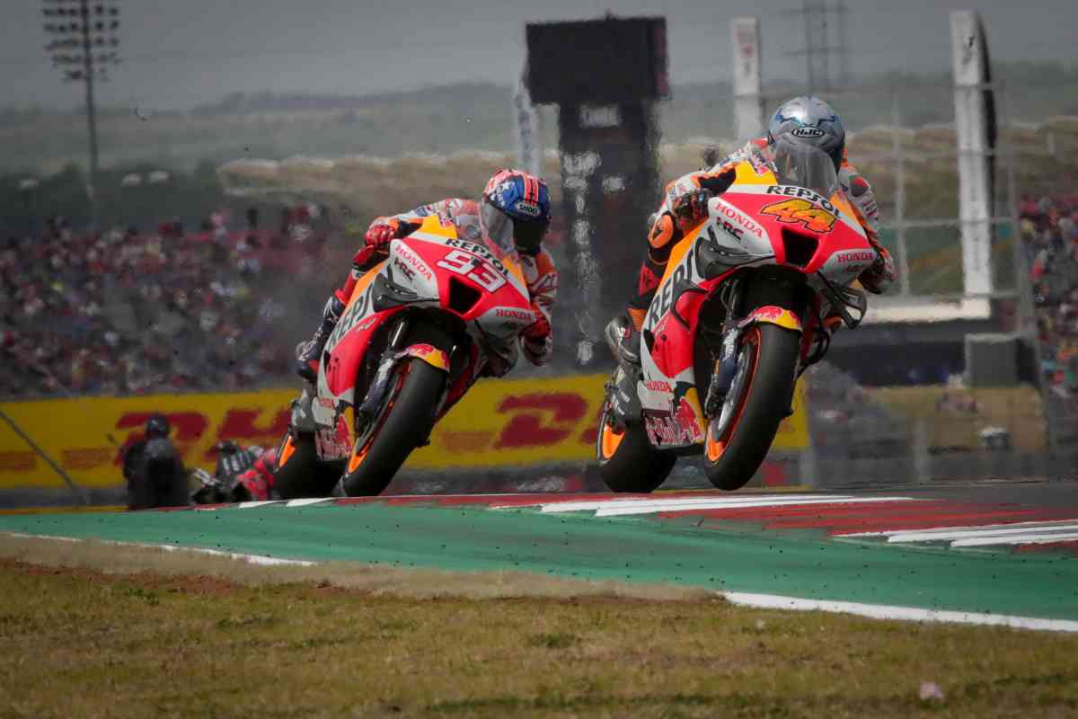 Venerdì bagnato a Portimao, le Honda comandano le libere