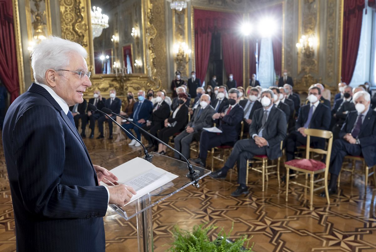 Mattarella “Valorizzare l’unità delle Forze Armate”