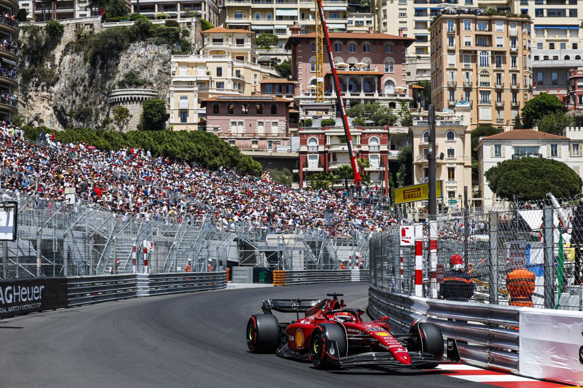 Gp Monaco, prima fila Ferrari con Leclerc e Sainz