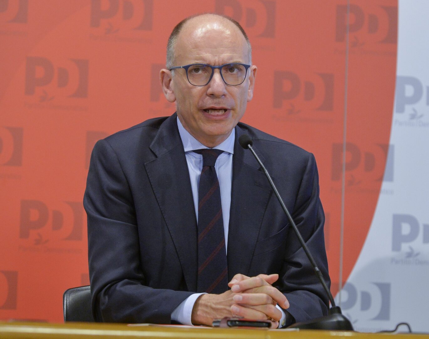 Governo, Letta “Serve stabilità, spero chiarimento Conte-Draghi”