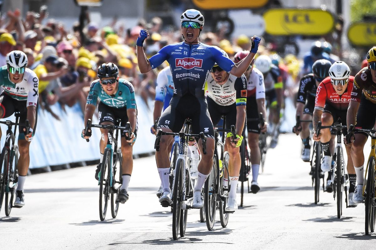 Philipsen vince la 15^ tappa del Tour davanti a Van Aert