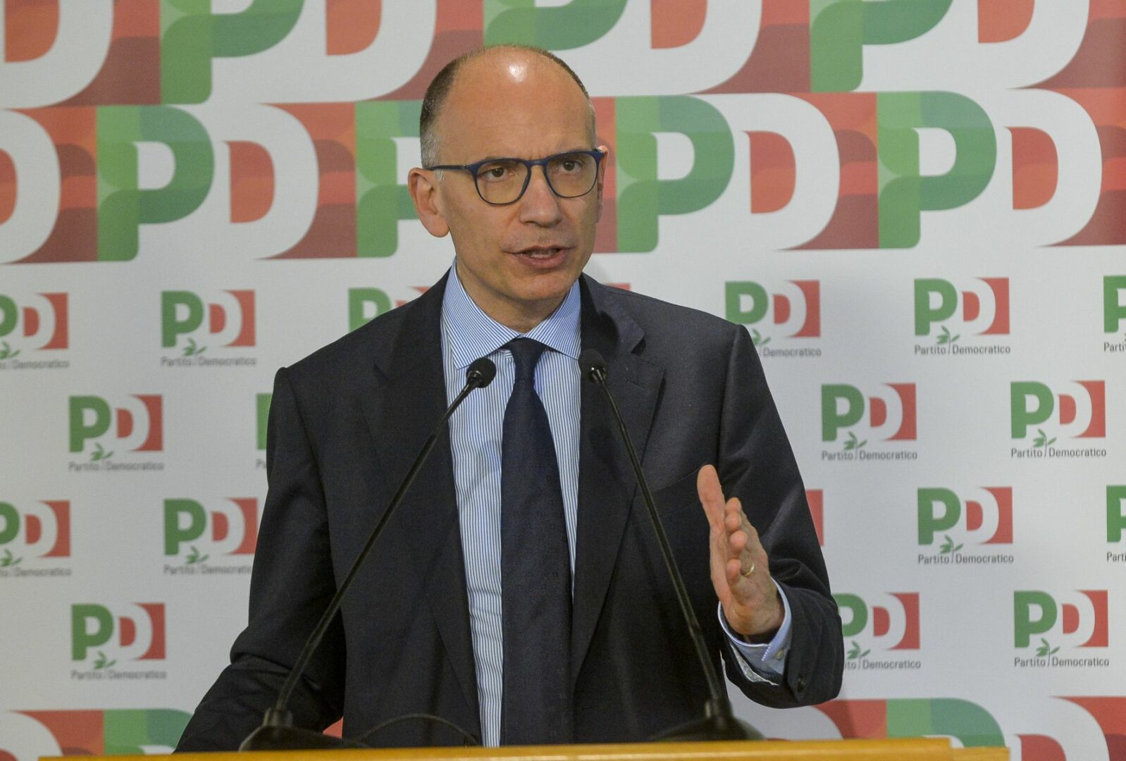 Letta “Il terzo polo aiuta le destre”