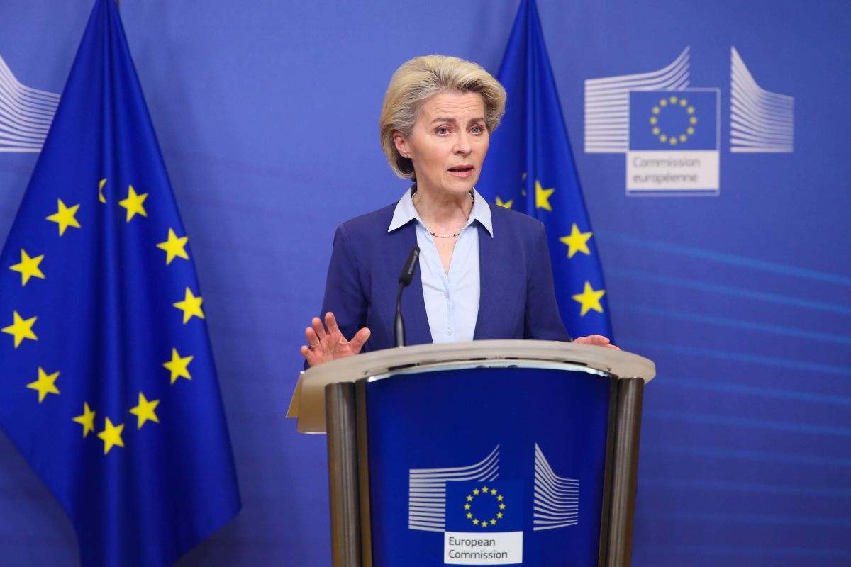 Von der Leyen “Price cap sul gas russo e tassare gli extraprofitti”