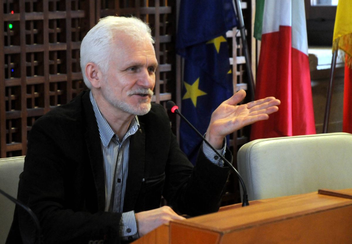 Nobel per la pace a Bialiatski e a due organizzazioni per diritti umani