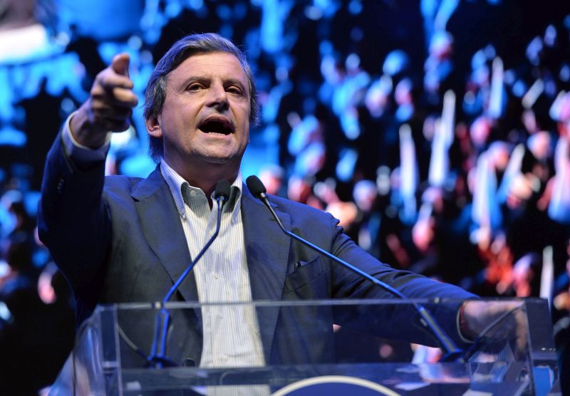 Calenda “Fermare la guerra, ma continuando a sostenere l’Ucraina”