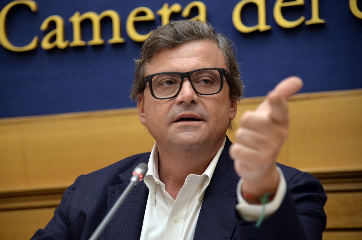 Calenda “Metà Pd è già con i Cinque Stelle”