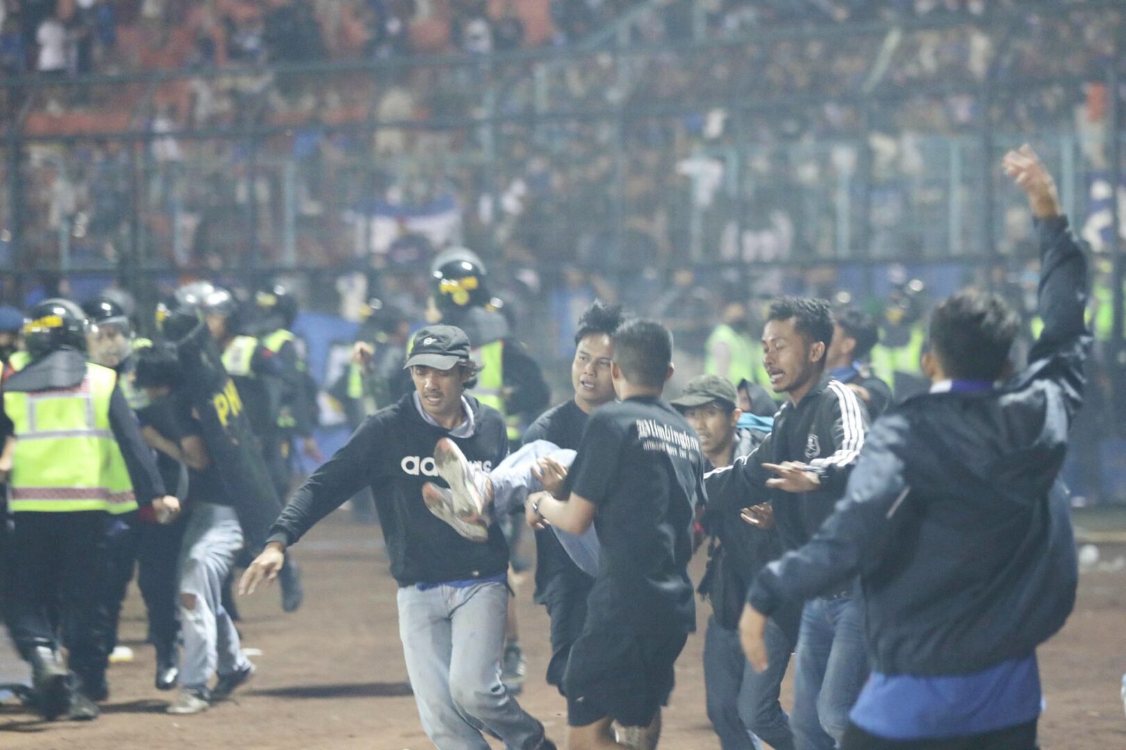 Tragedia allo stadio in Indonesia, oltre un centinaio il bilancio delle vittime