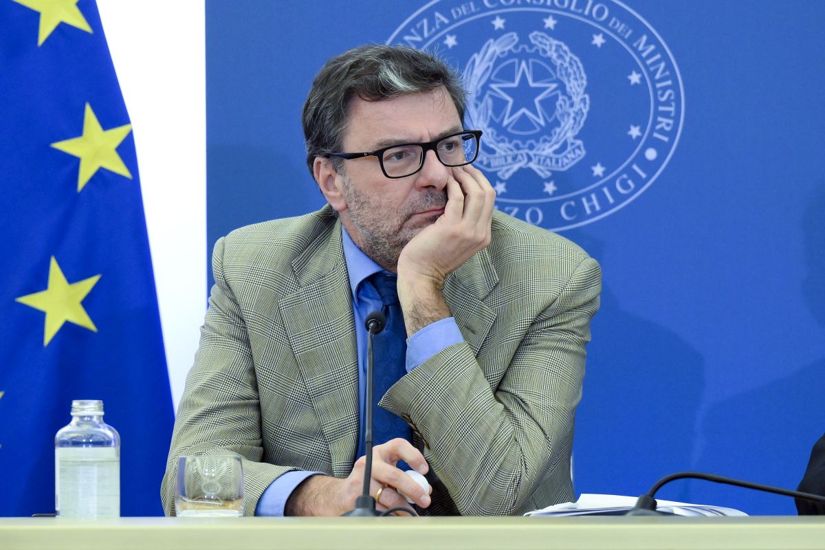 Giorgetti “Pronti a fronteggiare i rischi di recessione”