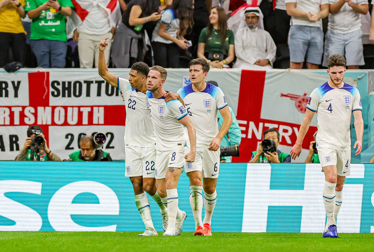 Tre gol al Senegal, Inghilterra ai quarti contro i Bleus