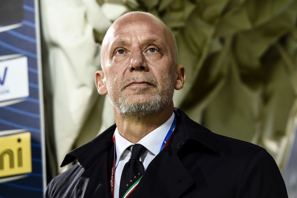 Vialli “Sospendo temporaneamente i miei impegni”