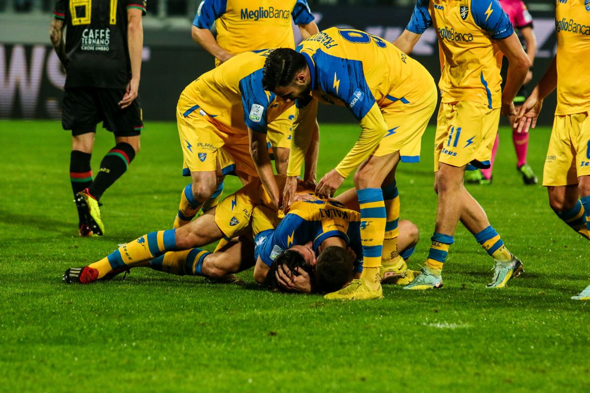 Frosinone campione d’inverno in serie B, colpo Genoa a Bari