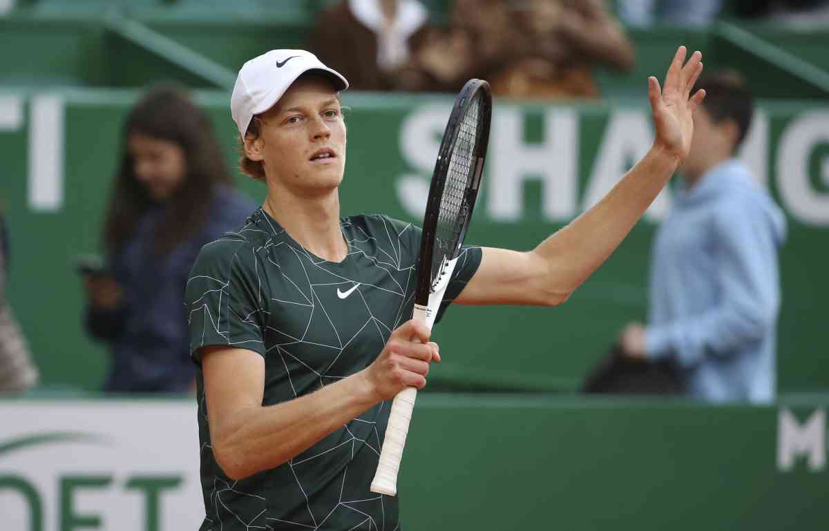 Australian Open, Sinner fatica ma va agli ottavi