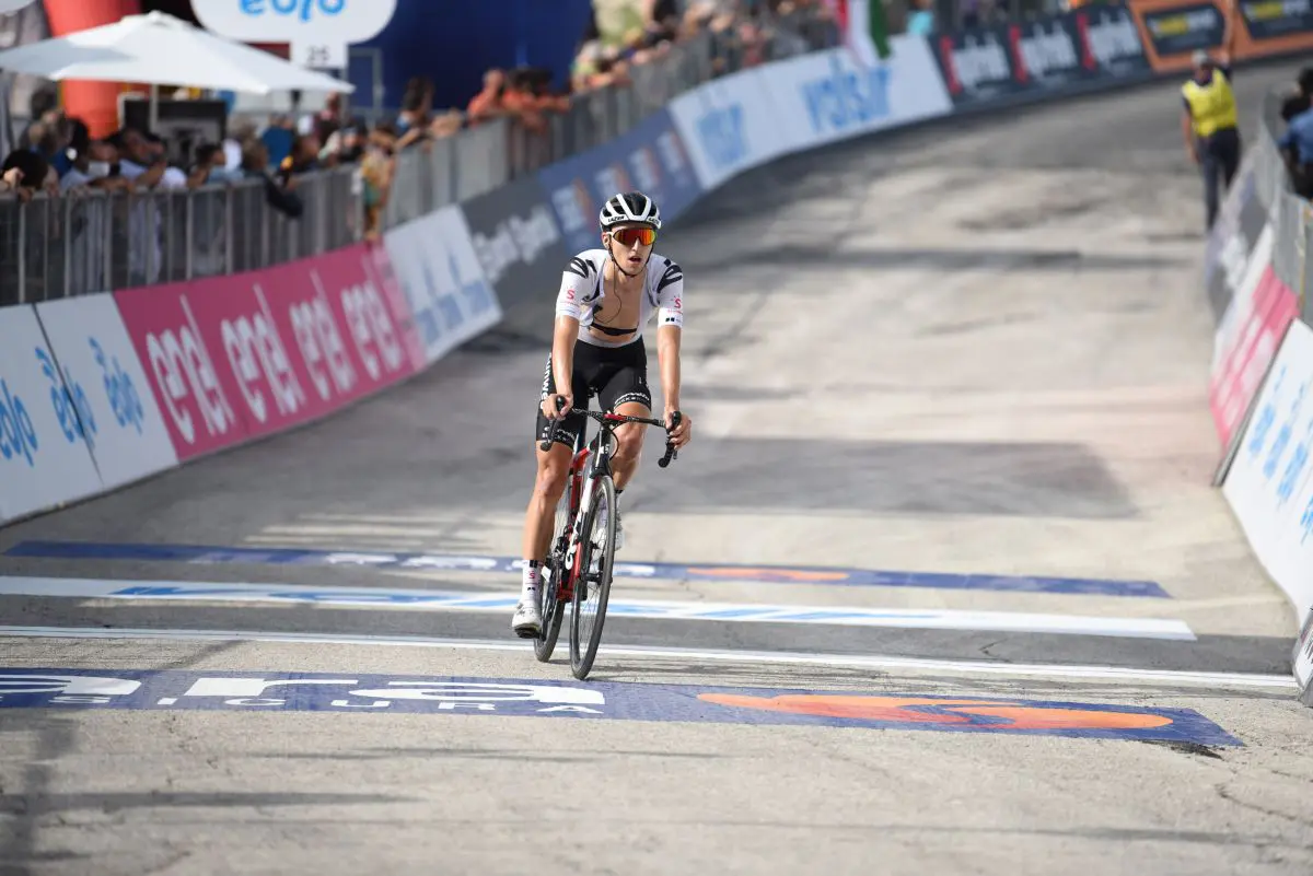 Colpo doppio di Hindley al Tour, tappa e maglia gialla