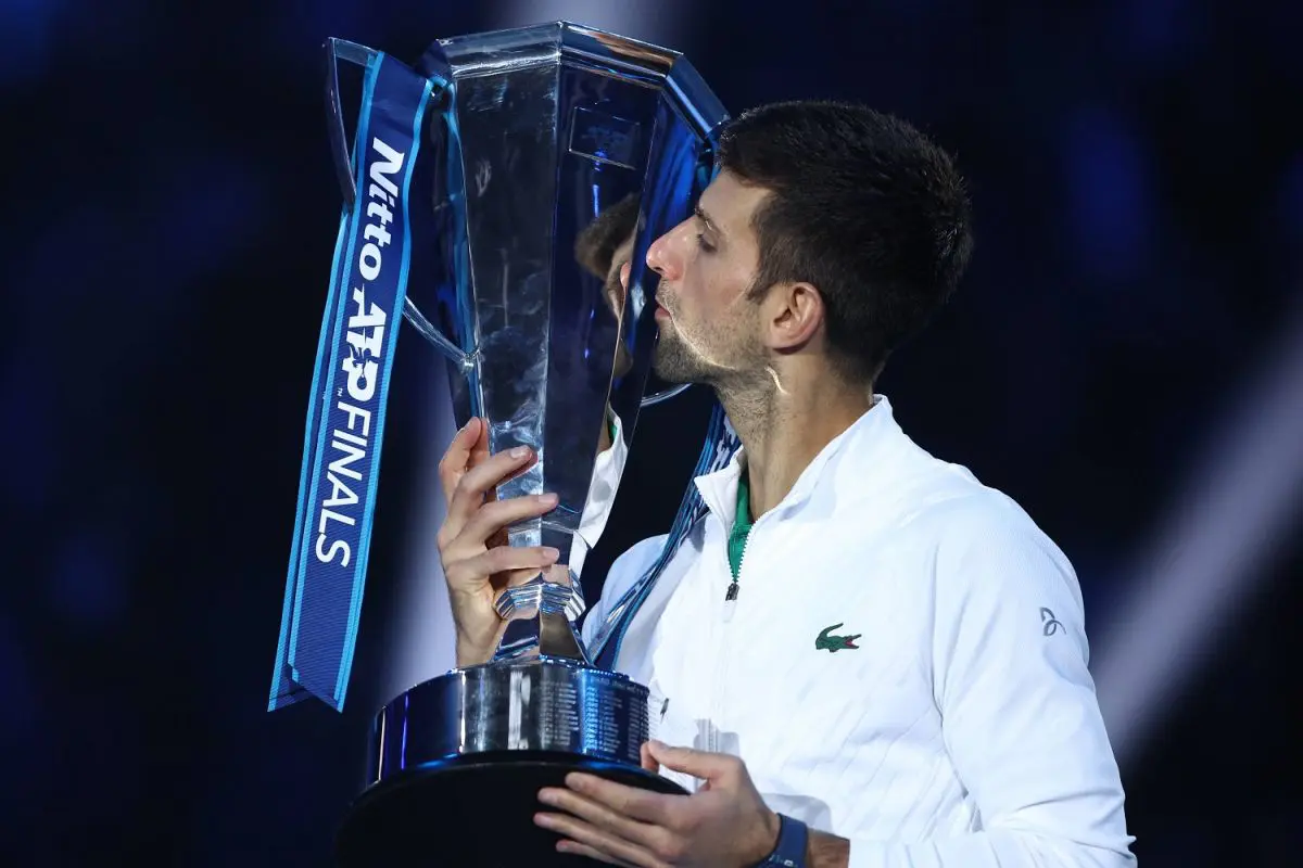 Alle Atp Finals Sinner non si ripete, trionfa Djokovic