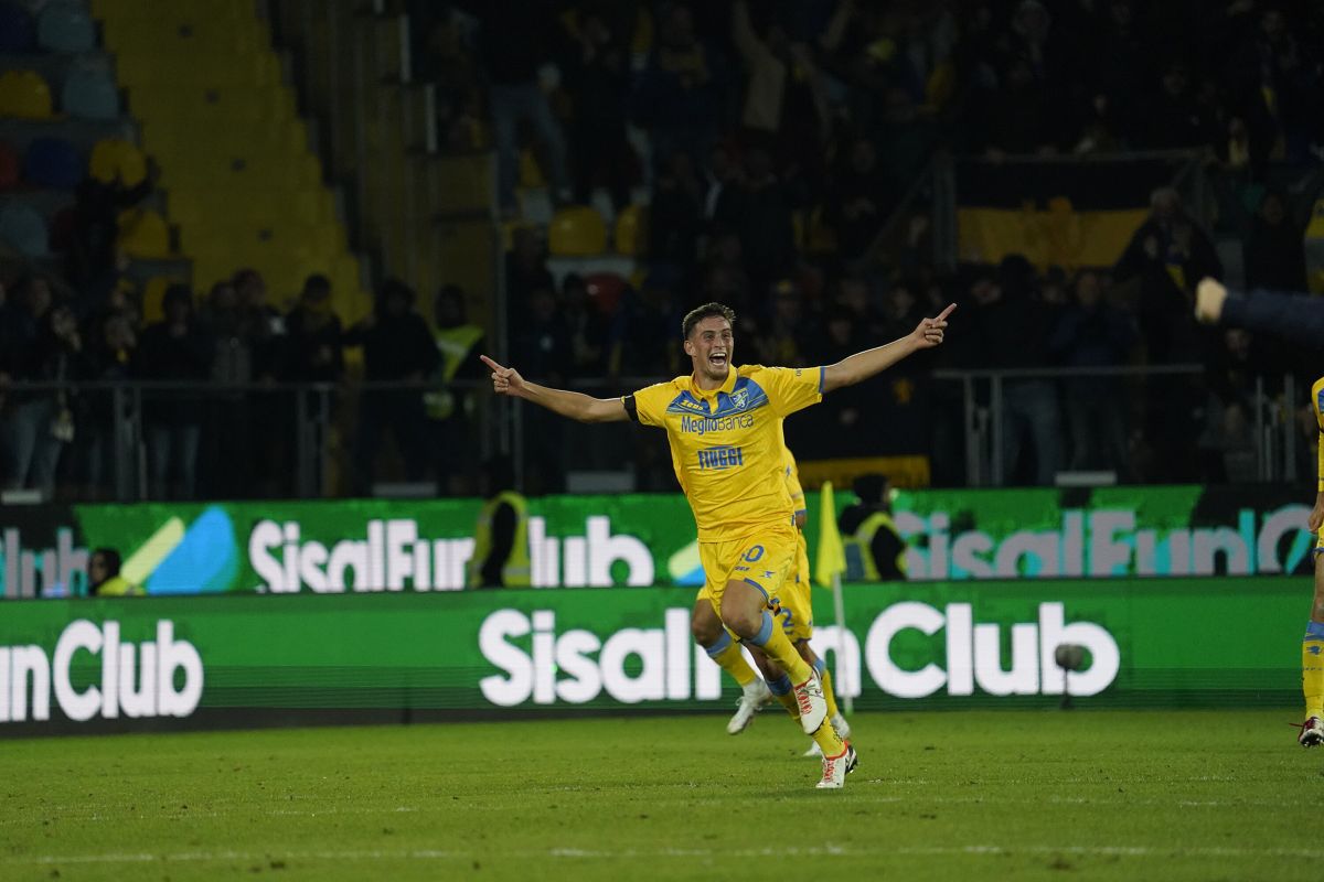 Monterisi nel recupero, il Frosinone batte 2-1 il Genoa