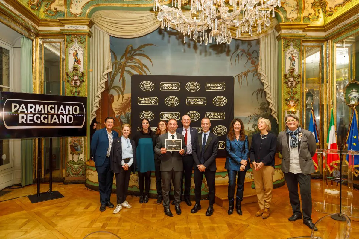 Il Consorzio Parmigiano Reggiano festeggia a Parigi i suoi 90 anni