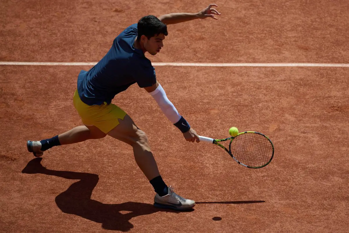 Zverev cede al quinto set, Alcaraz trionfa al Roland Garros