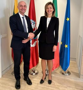 Il console Alessandro Palmigiano con Dalia Kreiviene, ambasciatore della Repubblica di Lituania in Italia