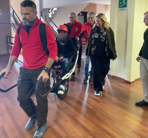 Assessorato Territorio-Croce Rossa_Savarino con mezzo di trasporto a traino