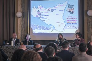 Conf stampa Borghi dei Tesori da sin. Marcello Mangia, Maria Concetta Di Natale, assessore Elvira Amata, Laura Anello (2)