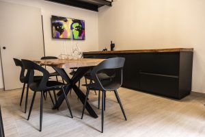 Tavolo sociale 'A Cuncuma Winery