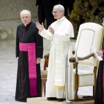 Papa ai media “Disarmiamo le parole per disarmare la Terra”