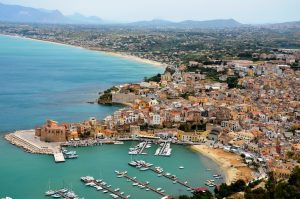 Castellammare_del_Golfo_Harbour,_Sicily (Grandi)