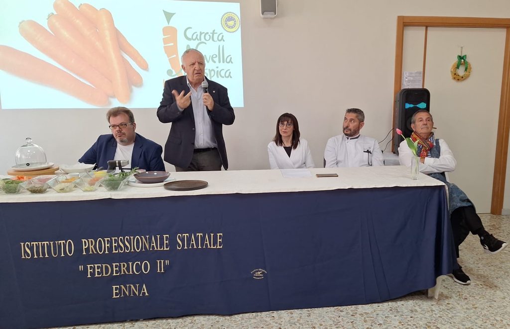 Da sinistra: Rosario Mauro, Massimo Pavan, Rosaria Di Prima, Giuseppe Bono e Peppe Giuffrè