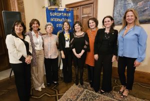 da sx Rosa Carpino Eva Candela Serafina Buarné Giovanna Scelfo Donata Guaia Milena Caldarella Giuliana Guggino e Barbara Rappa