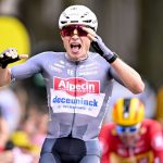Philipsen vince la prima tappa del Tour, Ganna ritirato